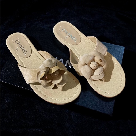 New Chanel Beige Suede Flats with CC logo & Camellia - EU 37 / US 7.5 - Picture 6 of 6